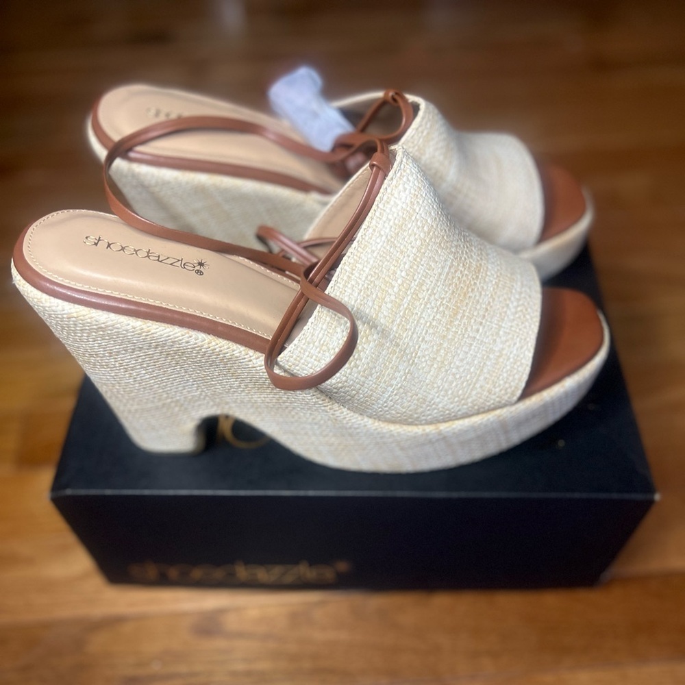White and tan platform sandals #summer #holiday